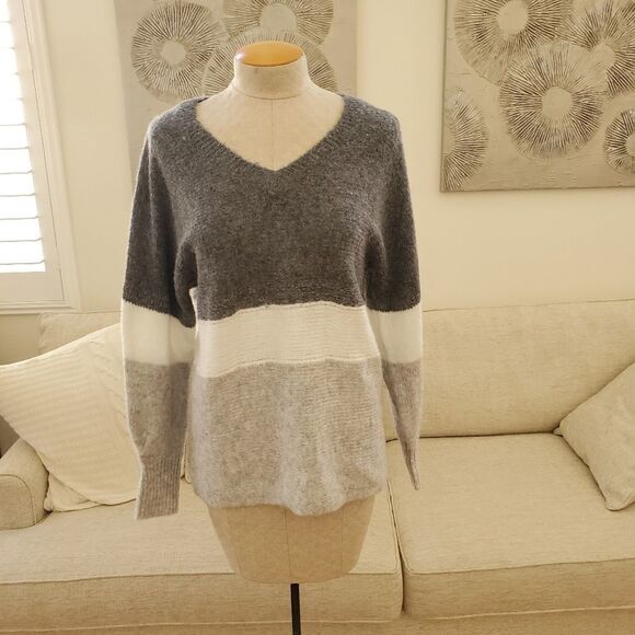 1.State Stripe V-Neck Tunic Sweater sz Medium - Picture 3 of 8